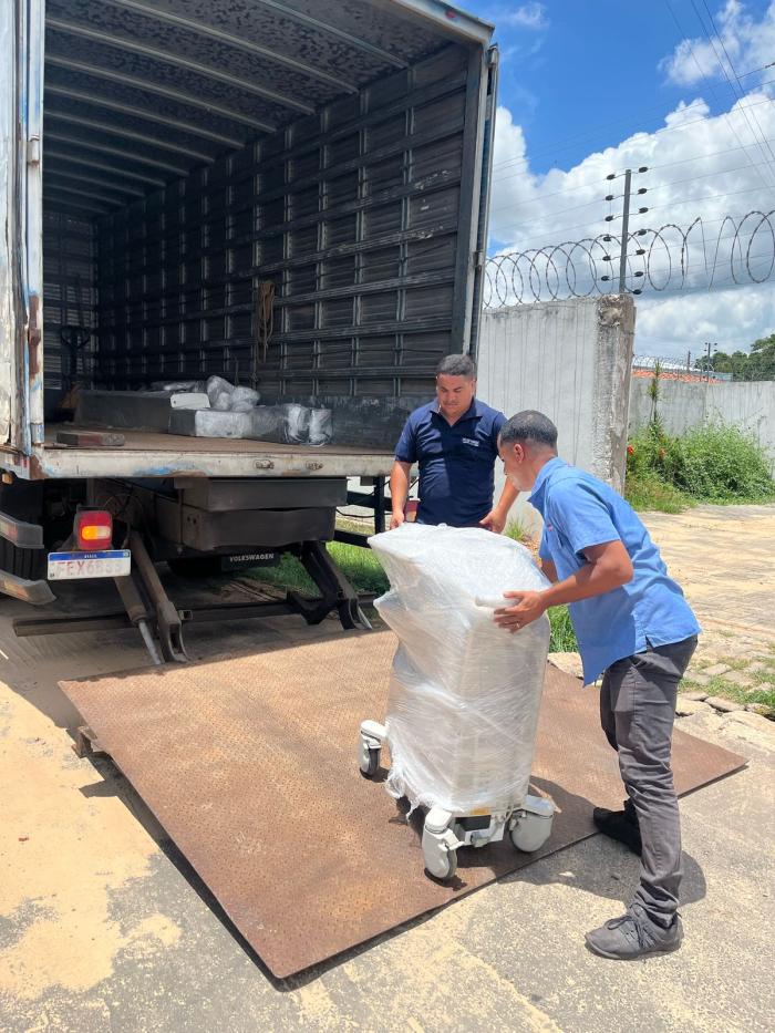 Atenção, Prefeito Rafael Brito: As Máquinas Estão Saindo ou Chegando? Leitores Querem Saber!