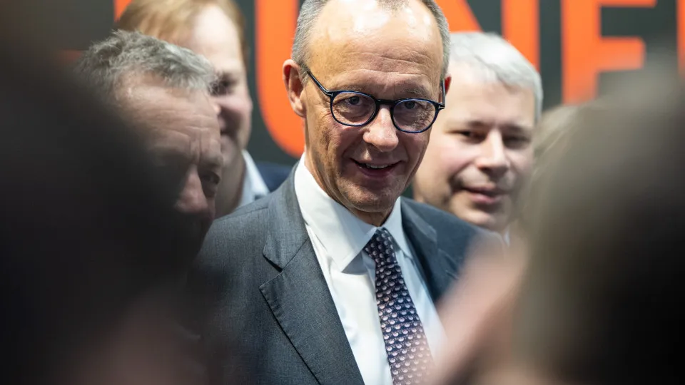 Favorito na Alemanha admite apoio da extrema direita para ofensiva anti-imigração