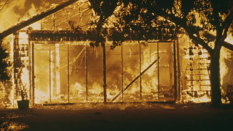 Por que casas de madeira são tão populares no EUA, mesmo com risco de tornados e incêndios