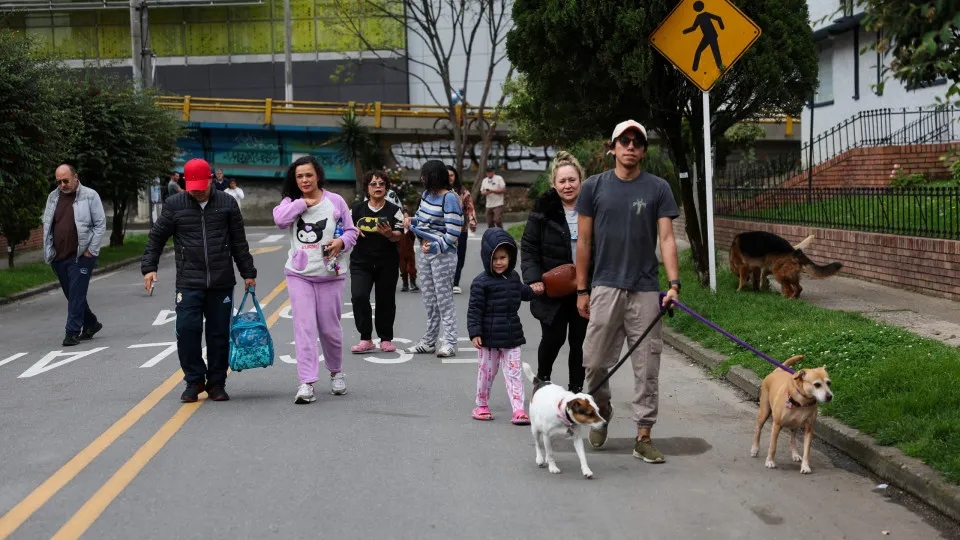 Terremoto de 6,3 sentido na Colômbia
