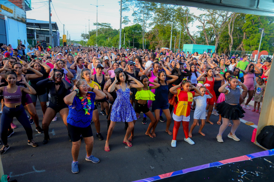 Prefeitura de Timon reúne centenas de pessoas no Domingo na Avenida e último aulão do Zé Pereira
