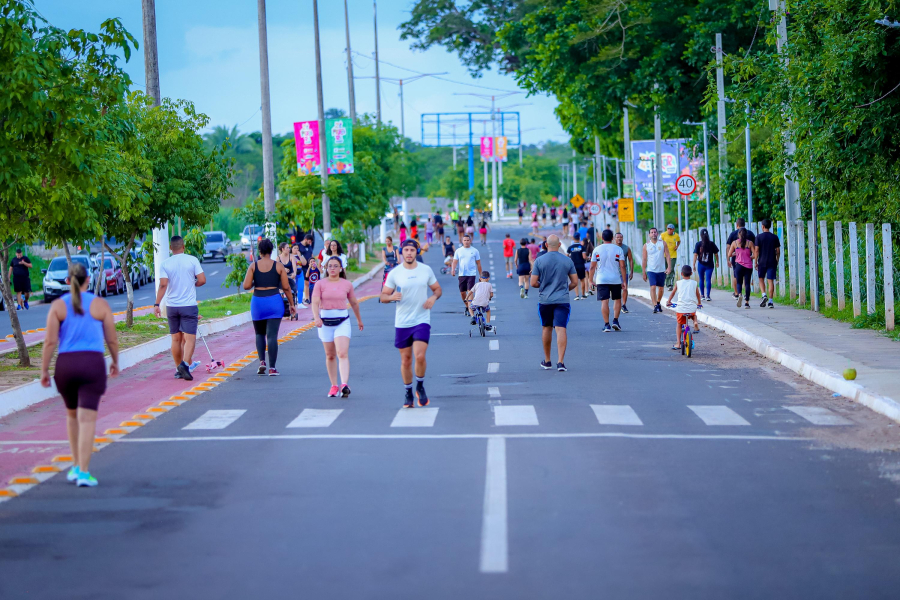 Domingo na Avenida volta a reunir centenas de timonenses no prolongamento da Avenida Piauí