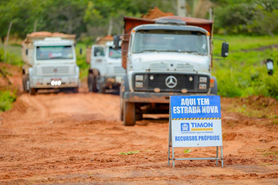 Prefeitura de Timon intensifica recuperação de estradas vicinais na zona rural