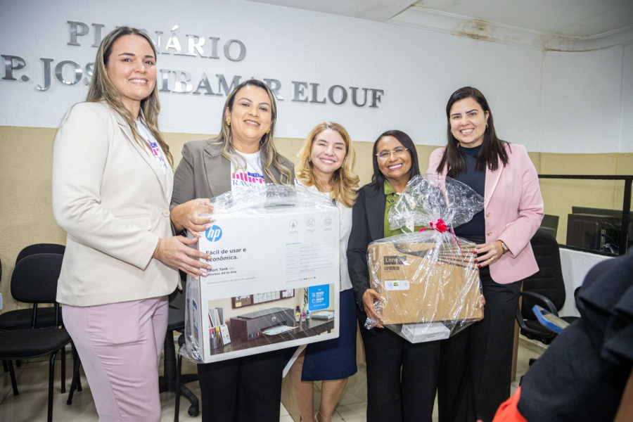 Presidente Iracema Vale formaliza parceria com a Câmara de Timon com entrega de equipamentos à Procuradoria da Mulher