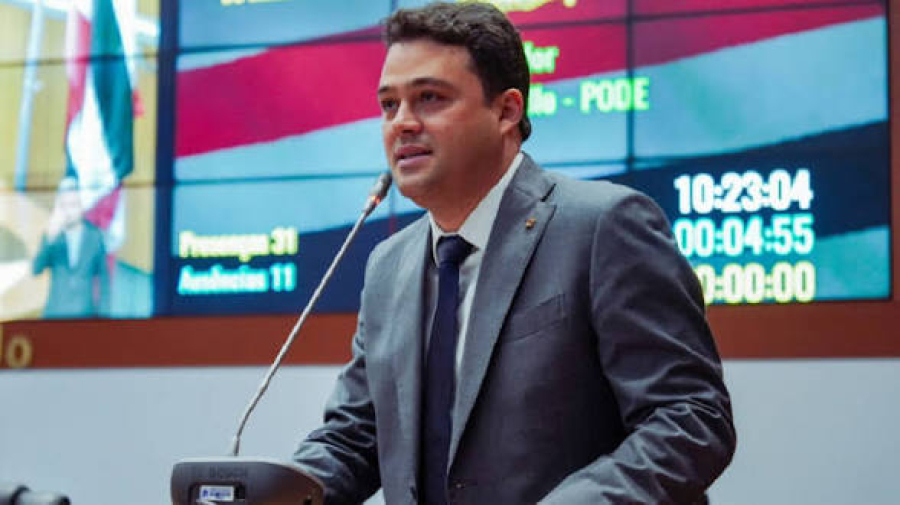 Deputado Leandro Bello cumpre promessa e leva água a famílias do Planalto Cajueiro após mais de 10 anos de espera