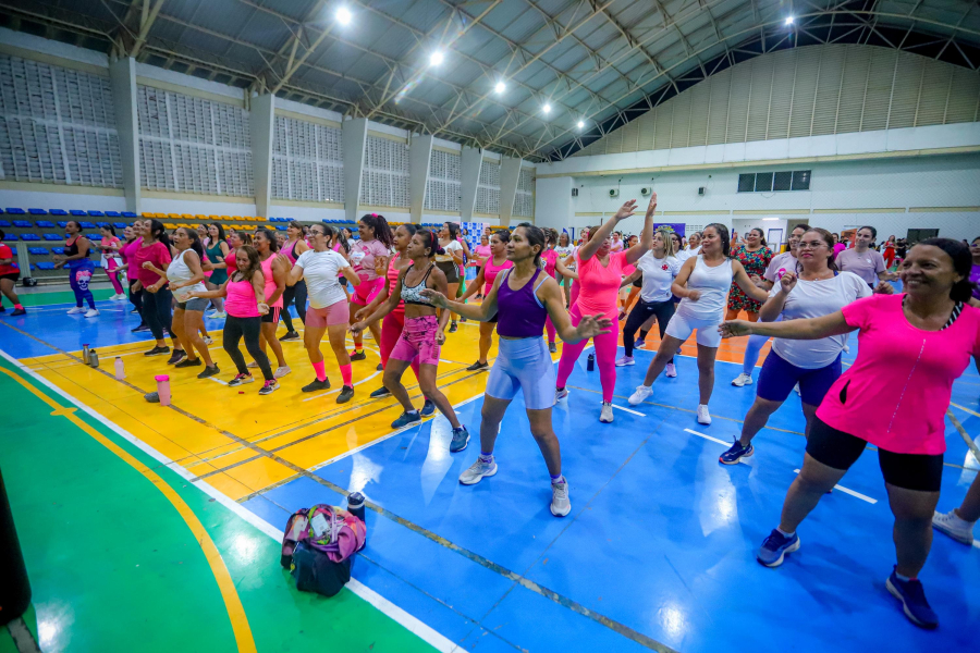 Dia das Mães: Aulão promovido pela Prefeitura reúne mães com dança, autocuidado e integração