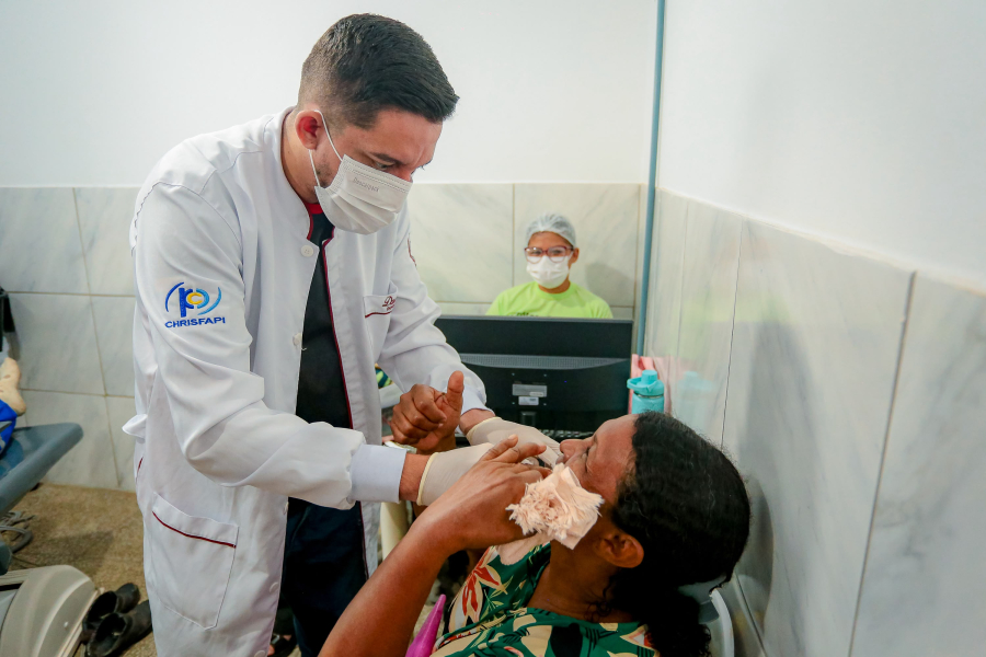 Prefeitura de Timon entrega mais de 80 próteses no Centro de Especialidades Odontológicas