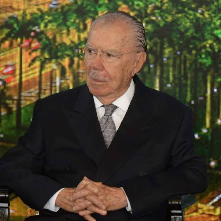 José Sarney apresenta boa evolução clínica, mas permanece internado em São Luís
