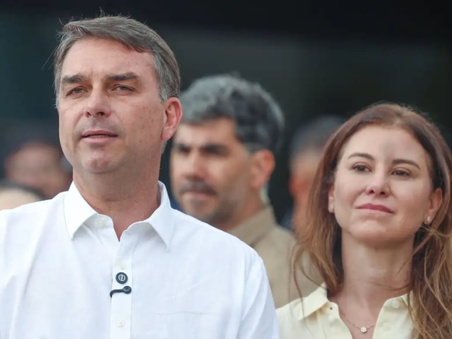 Flávio Bolsonaro comemora decisão de Moraes e deve visitar o pai nesta terça-feira